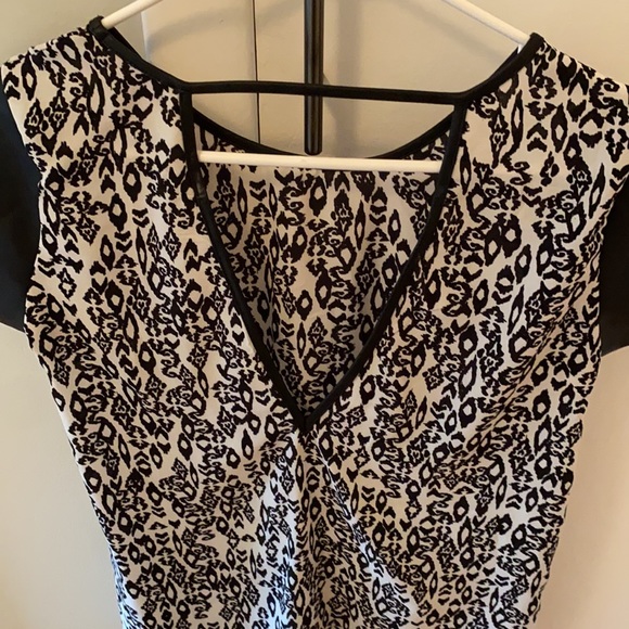 Pleather detail tunic - Picture 3 of 3